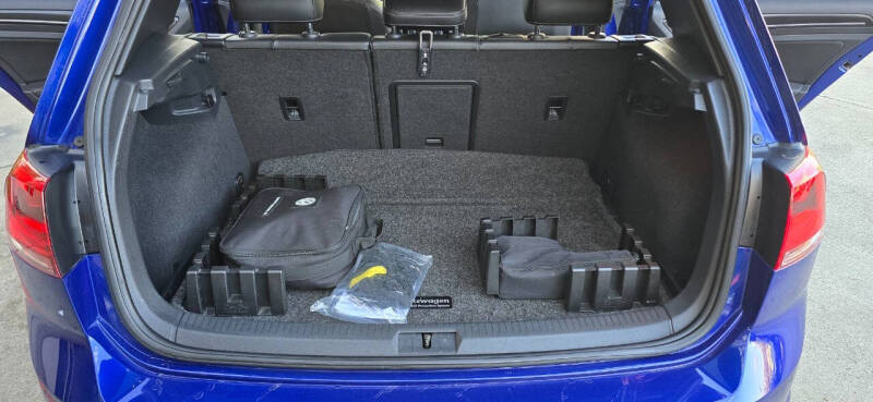 2017 Volkswagen Golf R 4Motion