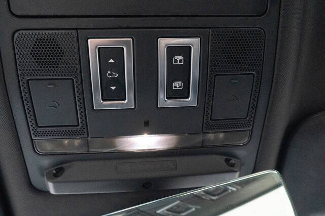 2023 Land Rover Defender 51