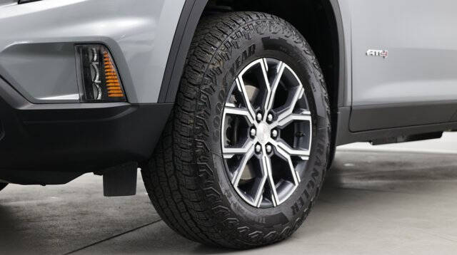 2025 GMC Acadia AT4