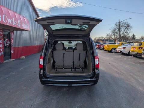 2015 Chrysler Town and Country Touring-L