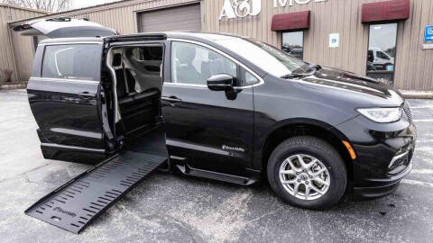 2024 Chrysler Pacifica Touring L