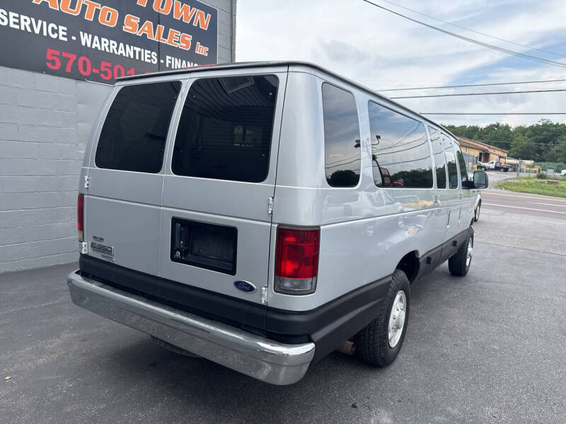 2006 Ford E-Series E-350 SD XLT