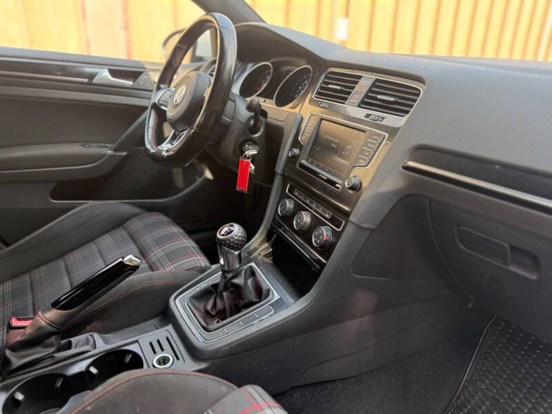 2017 Volkswagen Golf GTI S