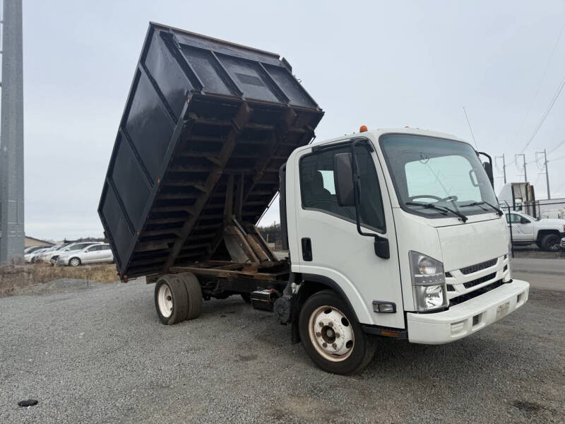 2016 Isuzu NPR HD's photo