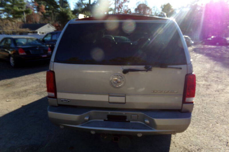 2004 Cadillac Escalade Base photo 6