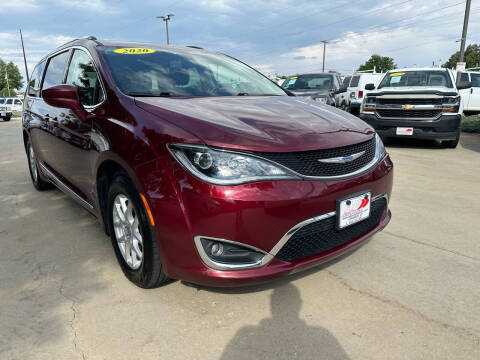 2020 Chrysler Pacifica for sale at AP Auto Brokers in Longmont CO