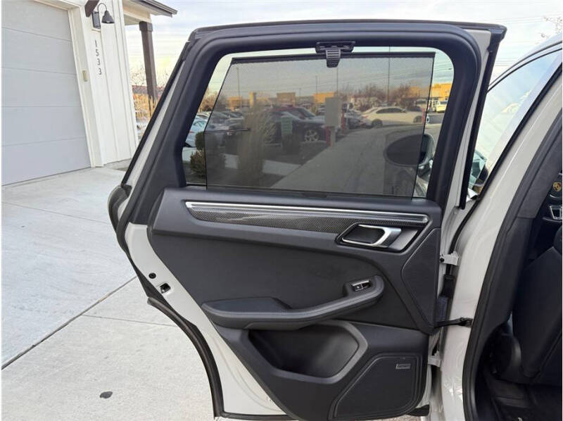 2021 Porsche Macan Turbo