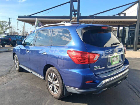 2017 Nissan Pathfinder SV