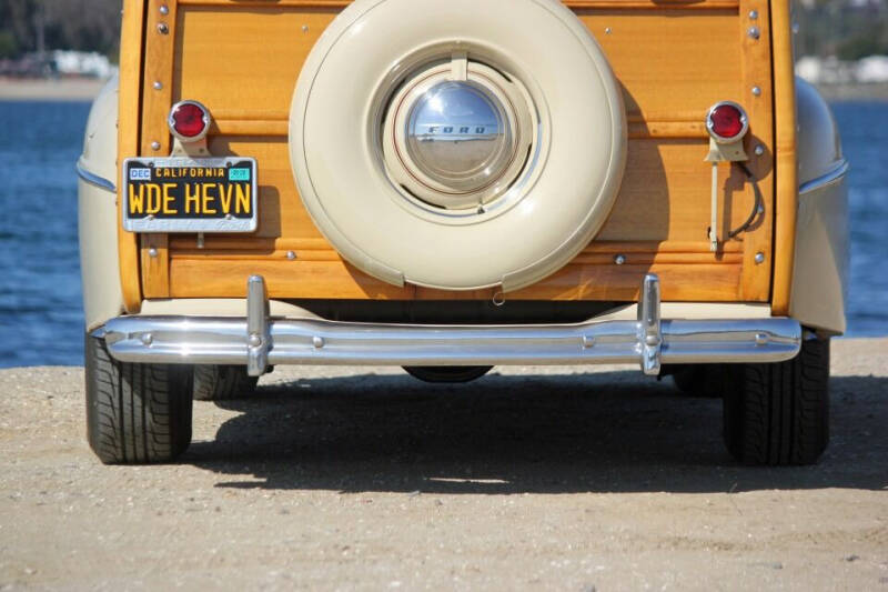 1948 Ford Super Deluxe