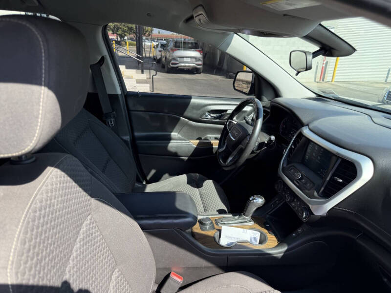 2017 GMC Acadia SLE-2