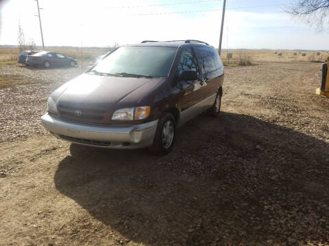 2000 Toyota Sienna for sale at B&M Auto Sales and Service LLP in Marion SD