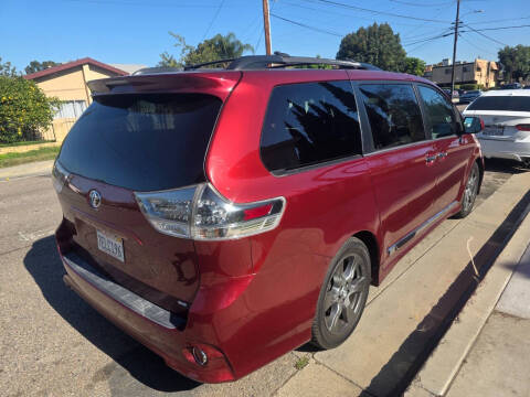 2013 Toyota Sienna SE 8-Passenger