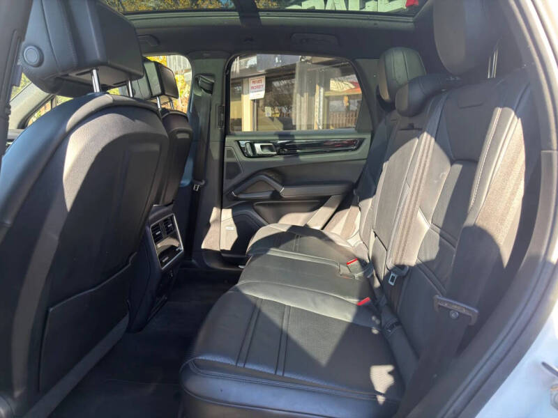 2022 Porsche Cayenne Platinum Edition