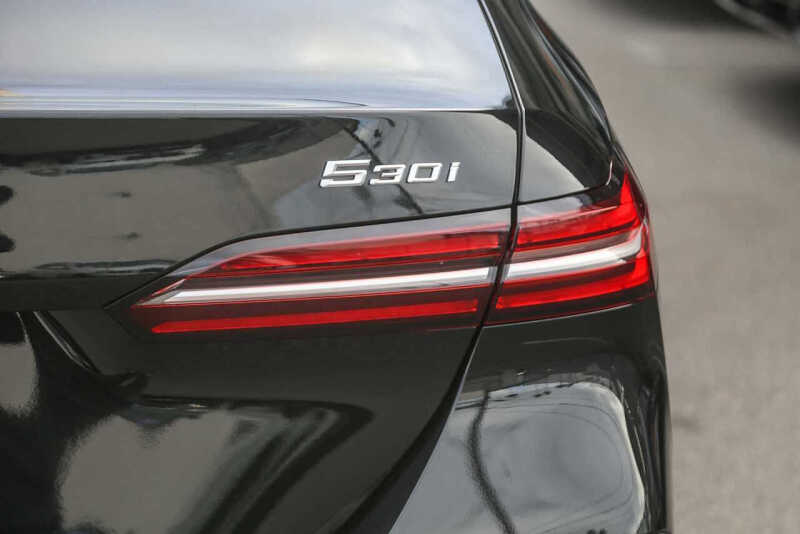 2025 BMW 5 Series 530i