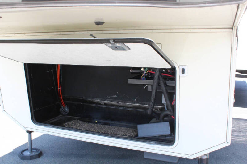 2016 Forest River Cardinal 325RL