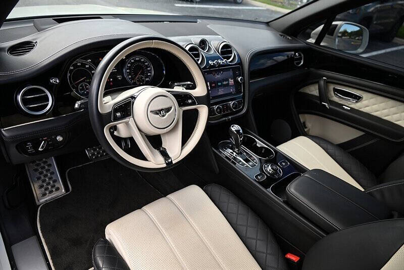 2019 Bentley Bentayga 23