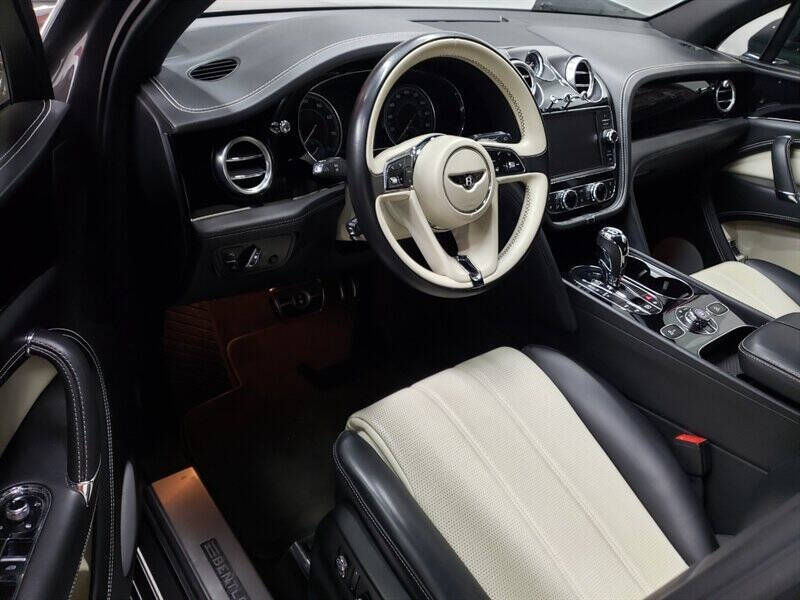 2018 Bentley Bentayga 13