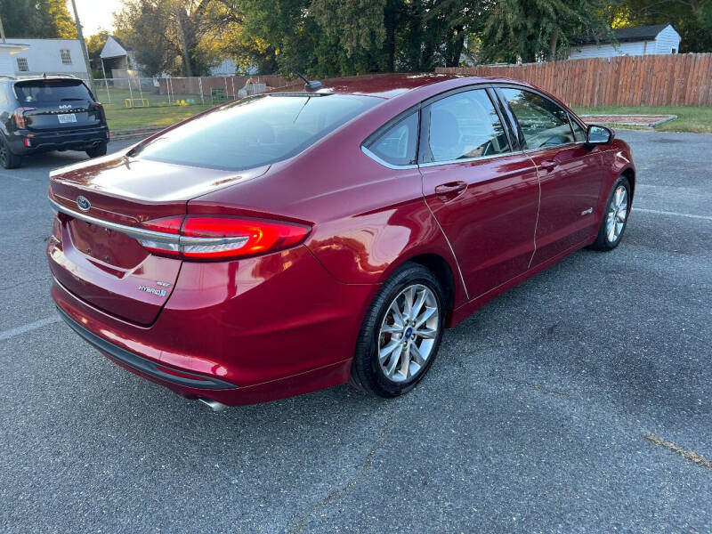 2017 Ford Fusion Hybrid SE photo 2