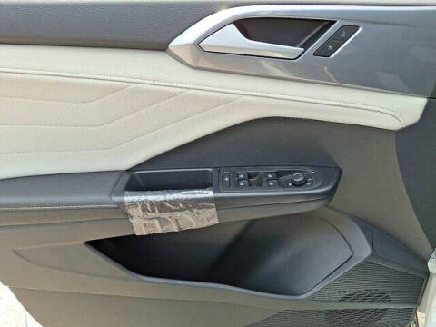 2025 Volkswagen Taos SEL 4Motion