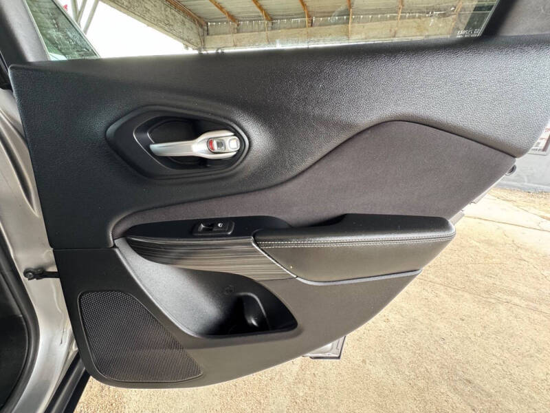 2015 Jeep Cherokee Sport