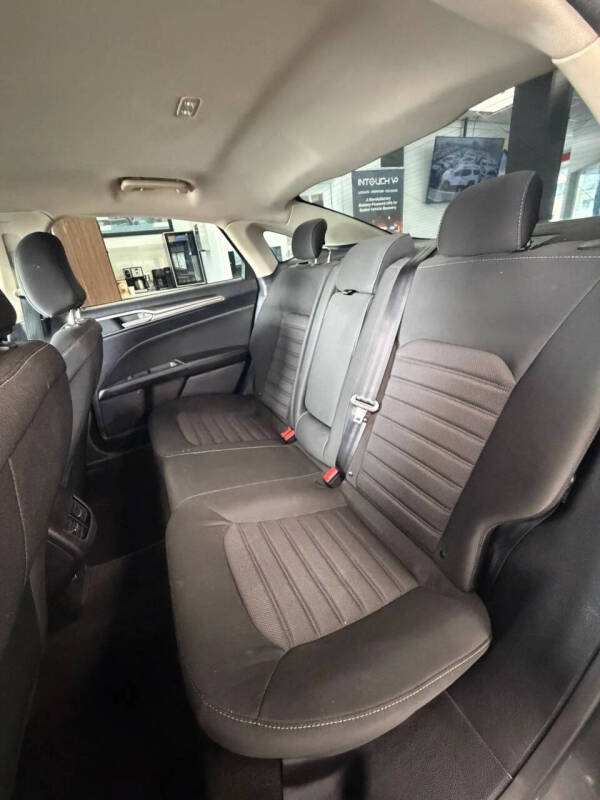 2020 Ford Fusion SE