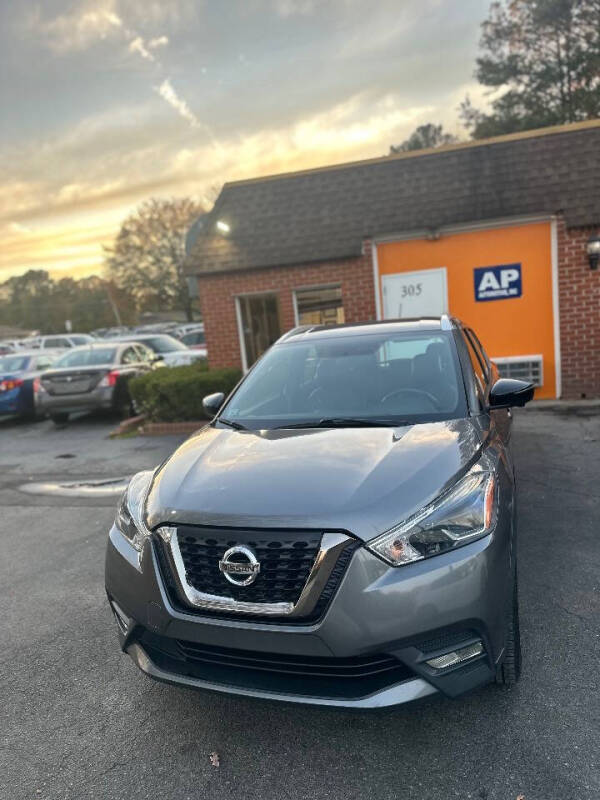 2019 Nissan Kicks SR photo 5