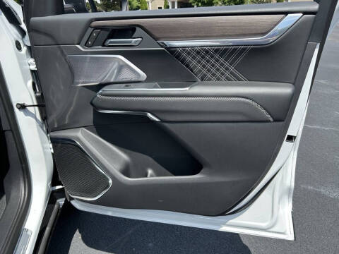 2025 GMC Acadia Denali