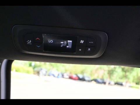 2025 Chrysler Voyager LX