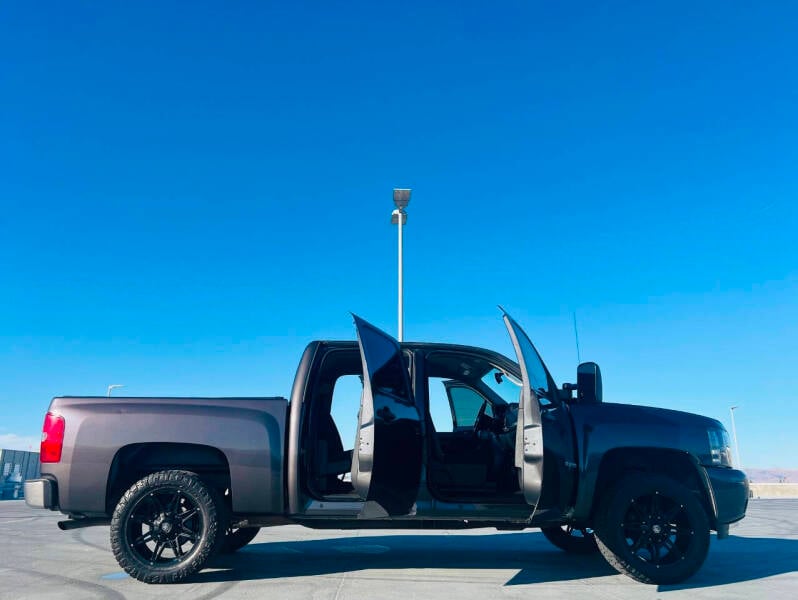 2011 Chevrolet Silverado 1500 LT photo 12