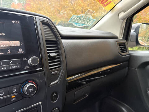 2022 Nissan Titan SV