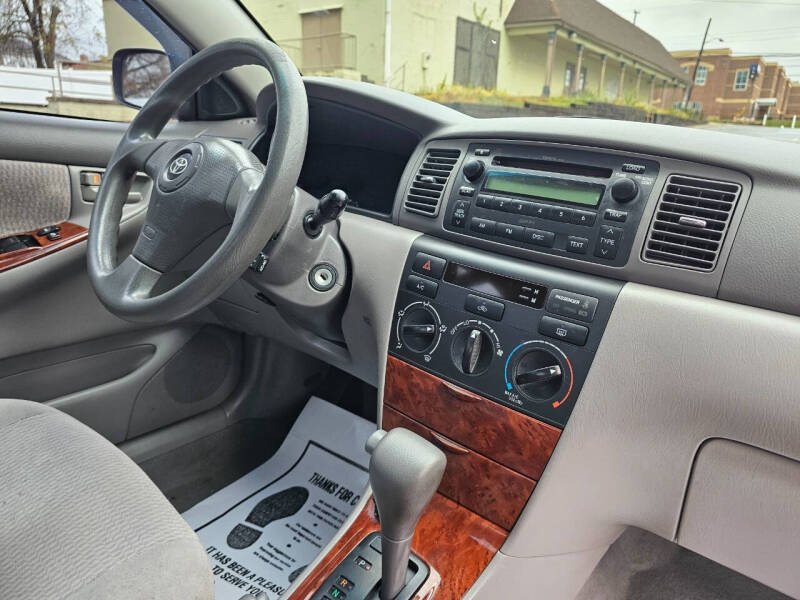 2006 Toyota Corolla LE photo 29