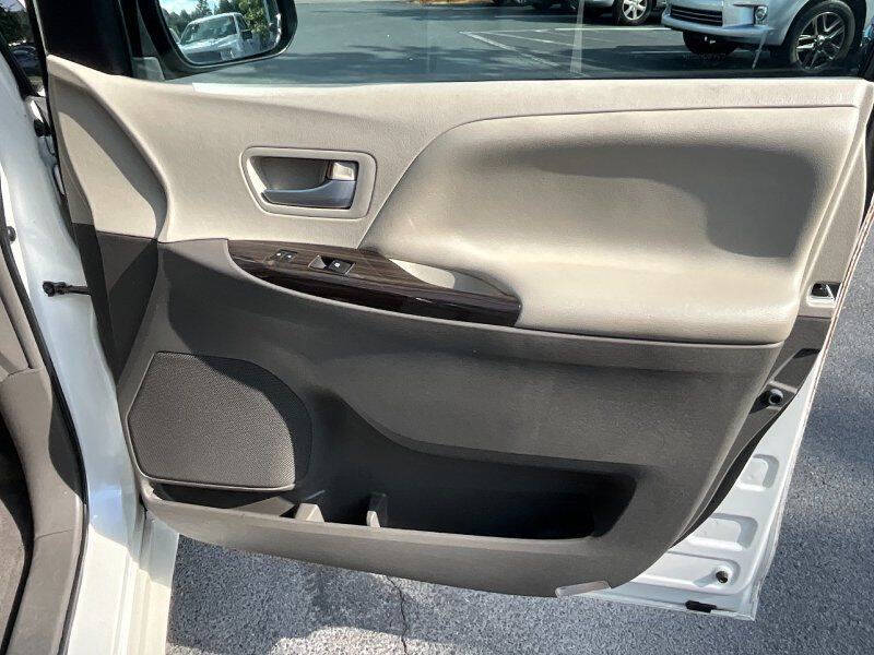 2015 Toyota Sienna XLE 8-Passenger