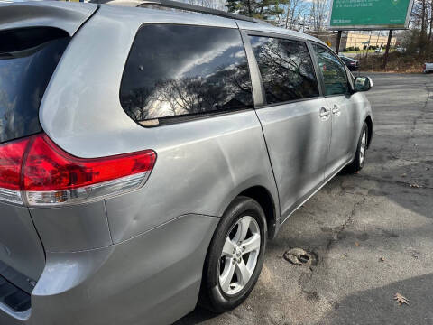 2014 Toyota Sienna LE 8-Passenger