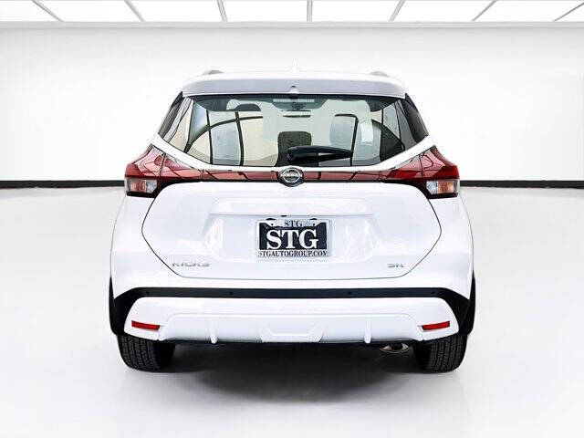 2023 Nissan Kicks SR
