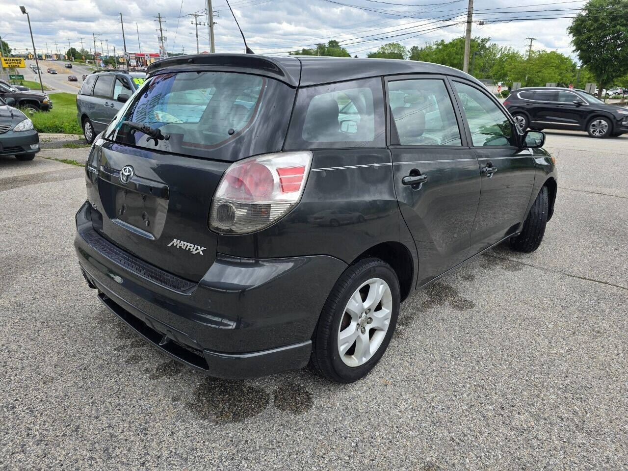 2005 Toyota Matrix for sale at QUEENSGATE AUTO SALES in York, PA