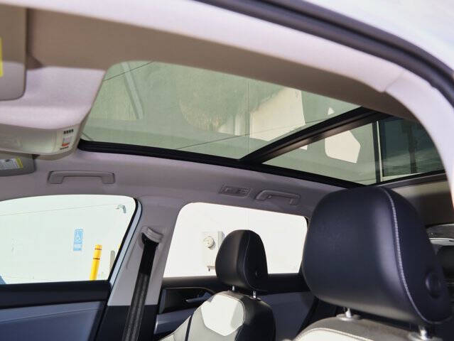 2023 Volkswagen Taos SEL 4Motion