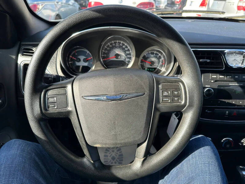 2014 Chrysler 200 LX