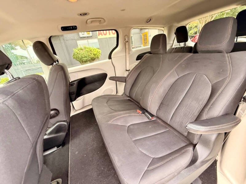 2019 Chrysler Pacifica L