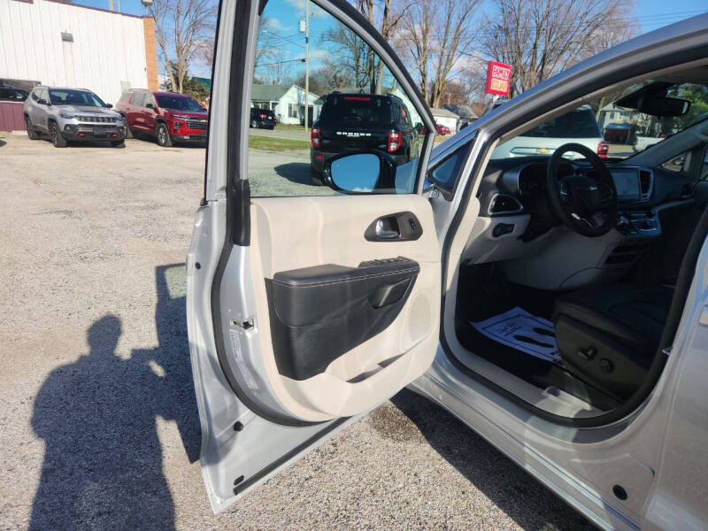 2024 Chrysler Pacifica Touring L