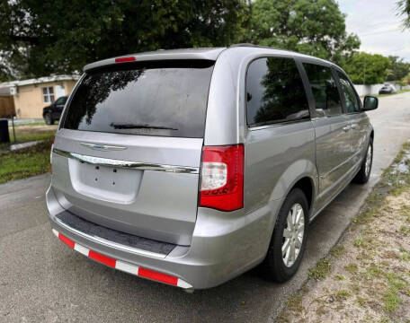 2016 Chrysler Town and Country Touring