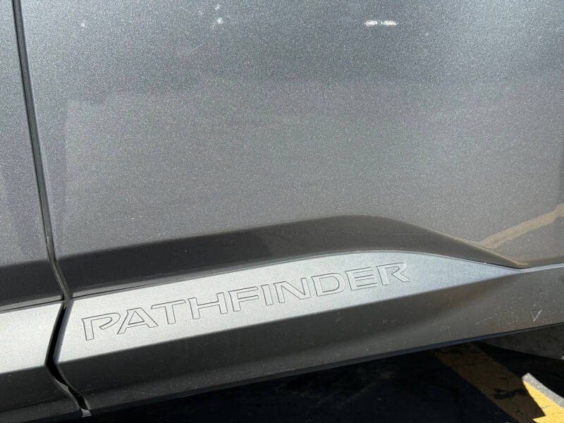 2022 Nissan Pathfinder SV