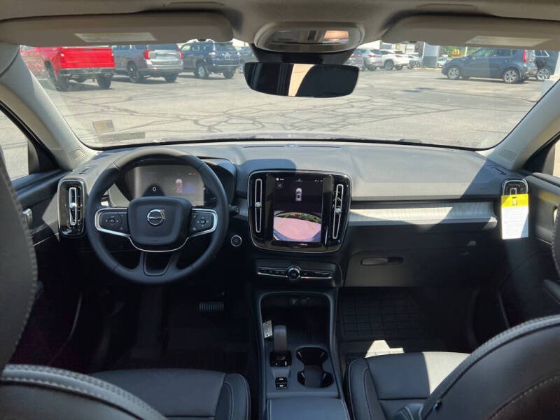 2026 Volvo XC40 B5 Core