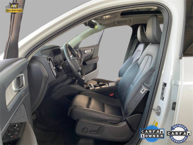 2024 Volvo XC40 B5 Plus Dark Theme