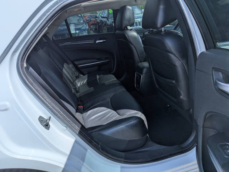 2017 Chrysler 300 Limited