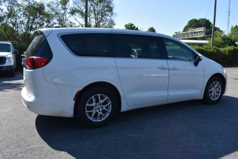 2022 Chrysler Voyager LX