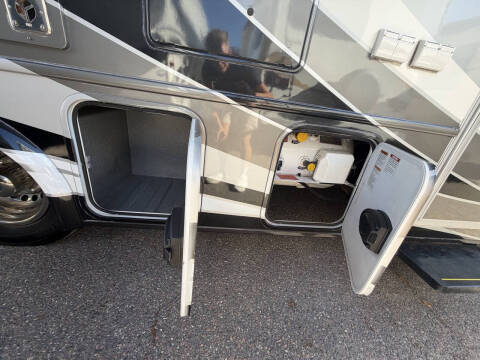 2017 Forest River Sunseeker MBS