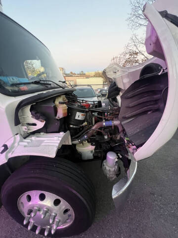 2014 Freightliner M2 106