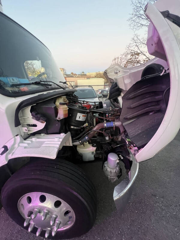 2014 Freightliner M2 106