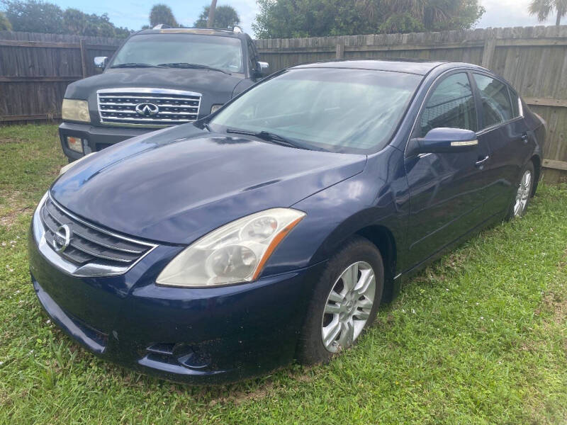 2010 Nissan Altima S's photo