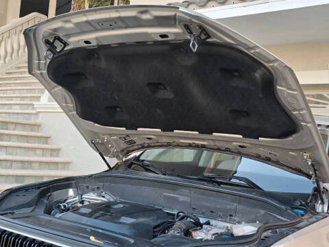 2016 Volvo XC90 T8 eAWD Momentum